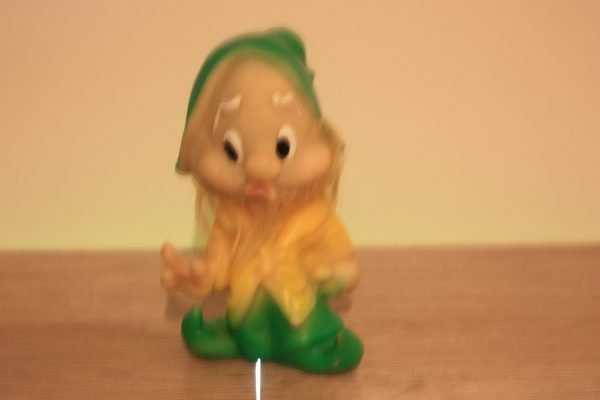 Figurine Pouet Nain de Blanche Neige ( n1 )