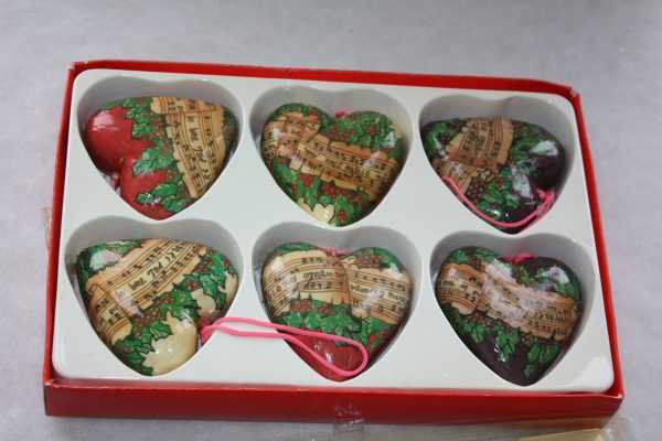 déco : 6 boules de noel en coeur - vintage