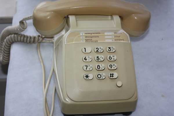 Vintage : ancien téléphone fixe