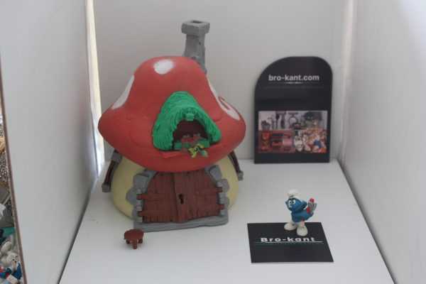 Smurf - puffo - schtroumpf à la hache