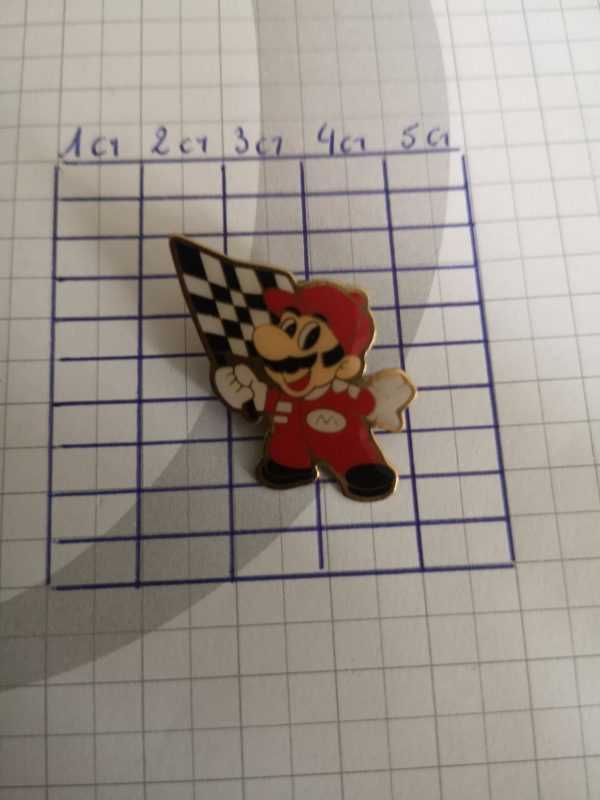 Pin's : Mario Bros - drapeau à damier
