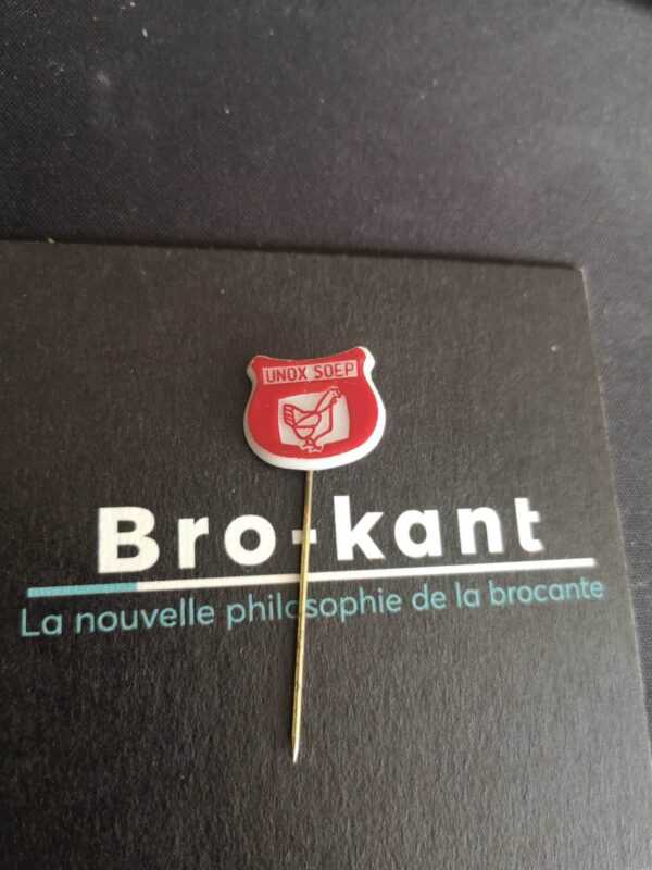 UNOX soep poule sur fond rouge