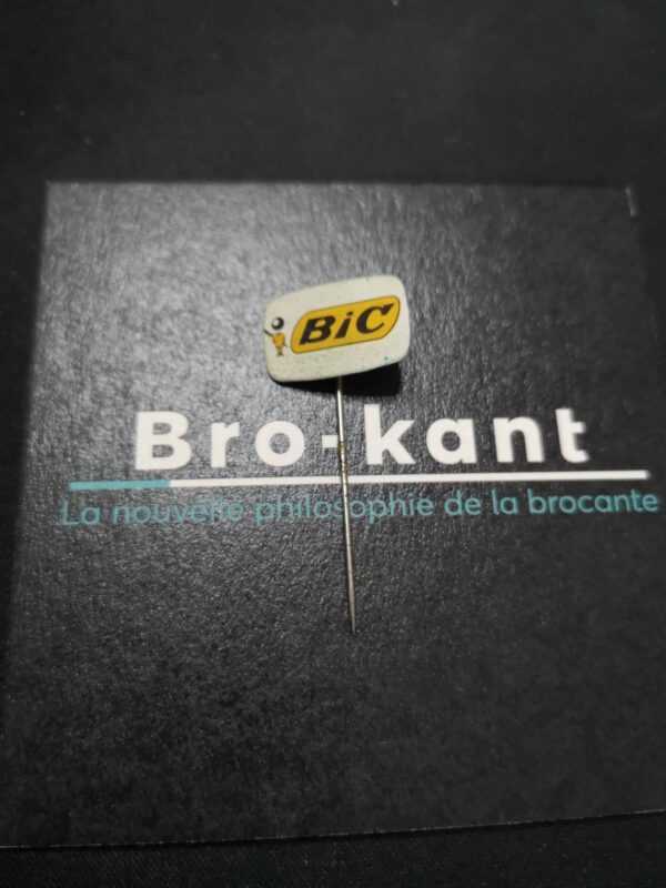 Bic noir fond blanc