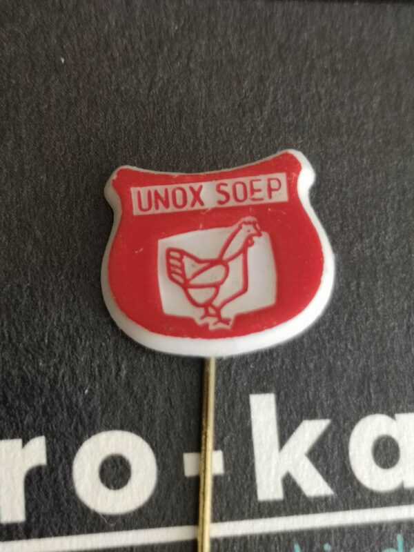 UNOX soep poule sur fond rouge