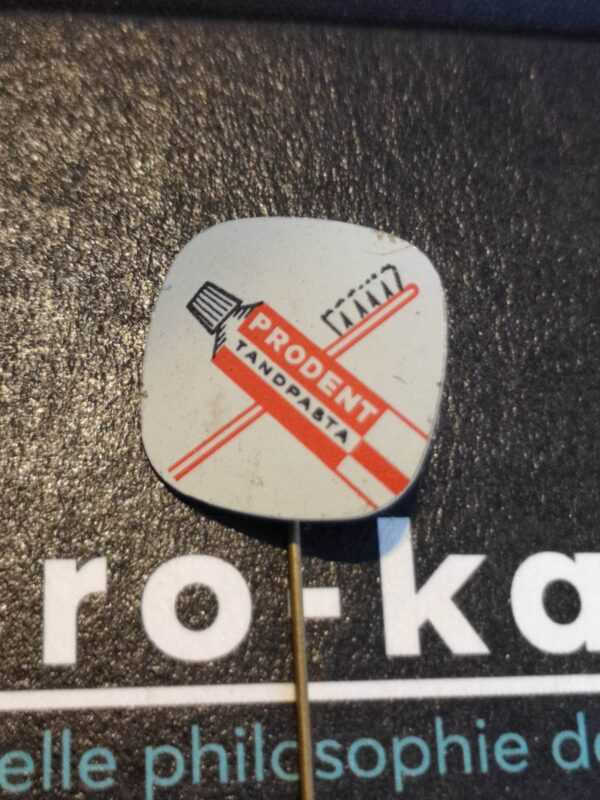 Prodent ( blanc et rouge avec brosse à dents )