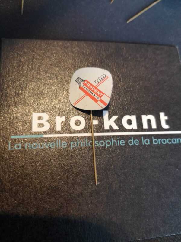 Prodent ( blanc et rouge avec brosse à dents )