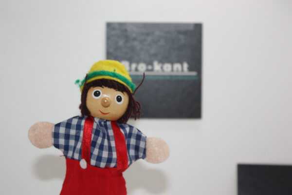 Marionnette à doigts : bonhomme au bonnet jaune
