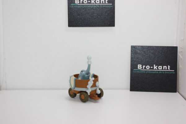 Figurine Dumbo dans son bain