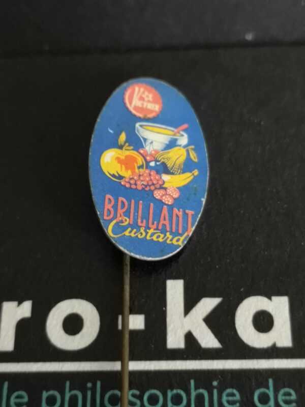 Epinglette années 60 : Victrix brillant custard