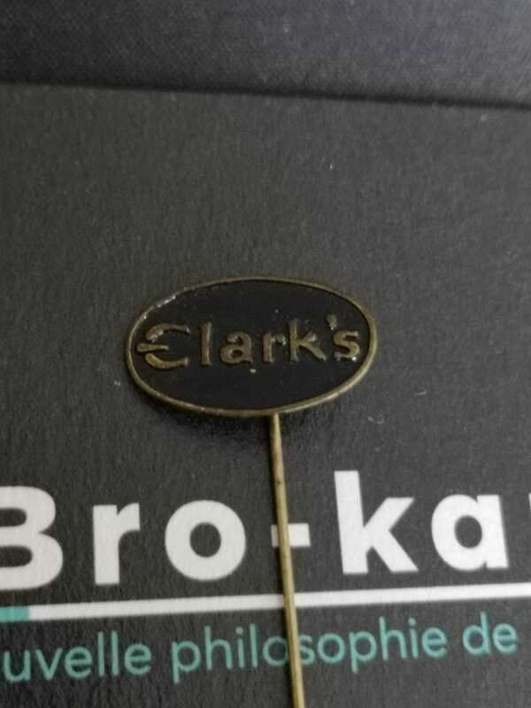 chewing gum Clark's ovale noir
