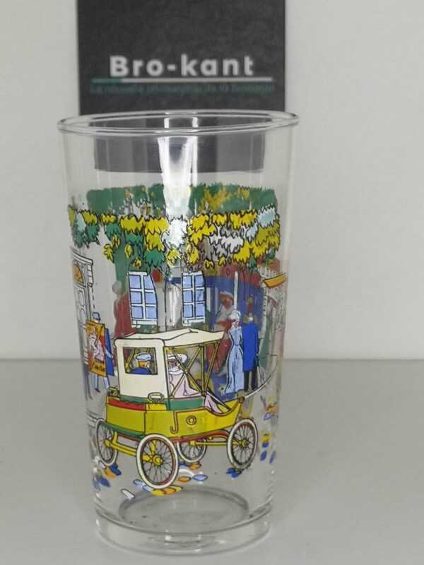 Verre décoré : voitures et village ancien