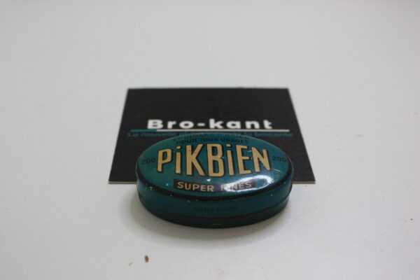 Ancienne boite en fer : Pikbien épingles en acier