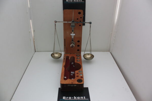Petite balance ancienne vintage pour bijoutier ou vendeur d'or