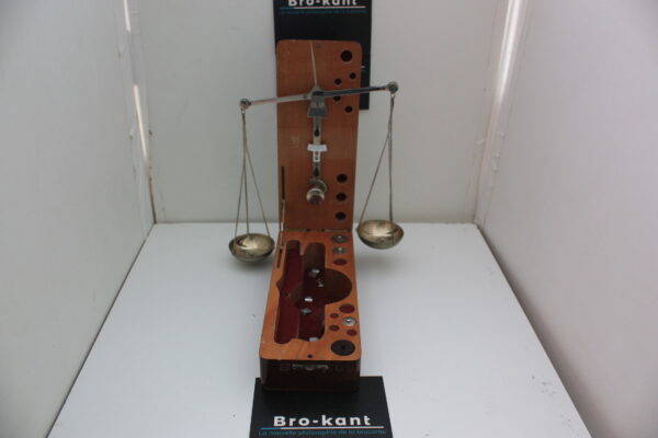 Petite balance ancienne vintage pour bijoutier ou vendeur d'or