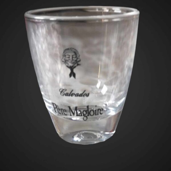 Verre à alcool de petite taille avec inscription calvados Père Magloire - Bro-kant