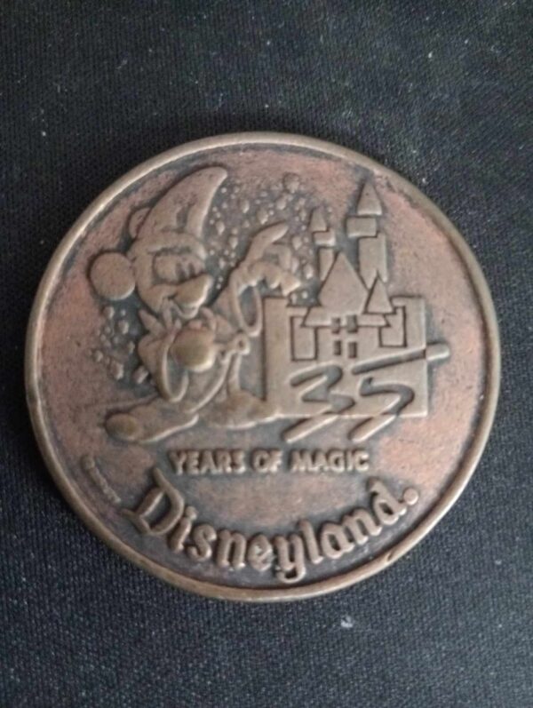 Médaille Disneyland Happiest Place on Earth 35 ans 1955-1990