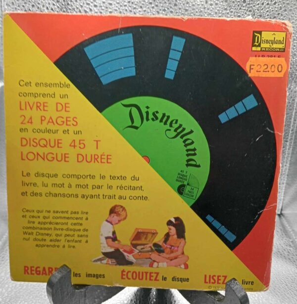 Livre disque "45T- le trou noir - Walt Disney" pour enfants avec illustrations colorées et chansons originales. – Image 2