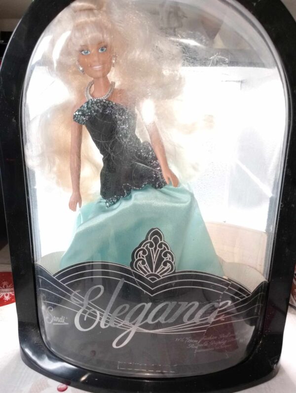 Poupée Elegance By Totsy Fashion Sandi - Produit rare des années 90 – Image 3