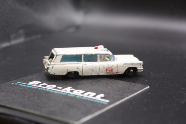Lesney Matchbox N° 54 S&S Cadillac Ambulance 1965 – Image 2